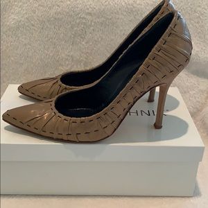 MANOLO BLAHNIK PUMPS